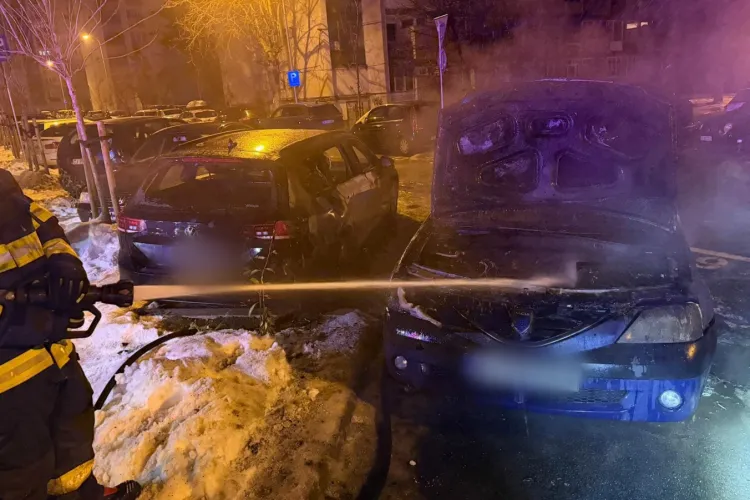 VIDEO. Incident grav: O mașină a luat foc în Cluj, în timp ce șoferul era la volan. A fost dus urgent la spital cu arsuri. Și mașinile din jur au luat foc!