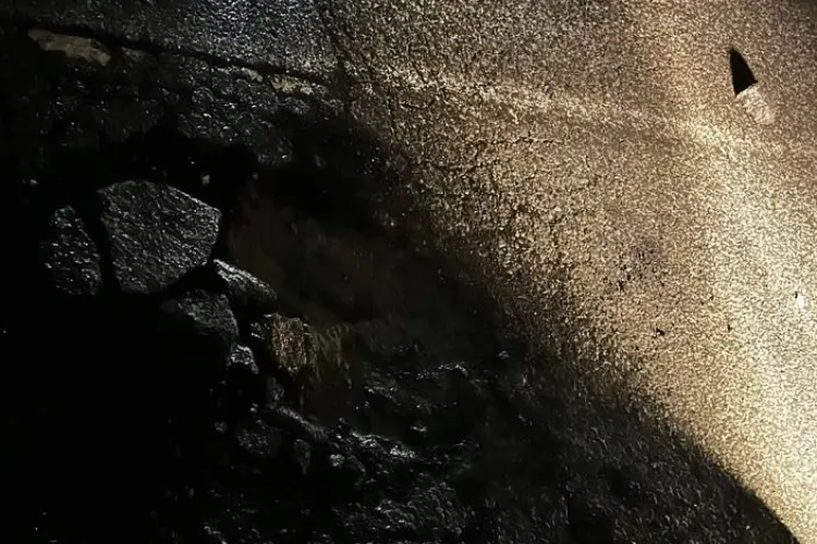 „Bună” asfaltare la Cluj! Cratere se reîntorc: „Pare strada meșterului Manole. Ziua asfaltată, noaptea «îngropată».”