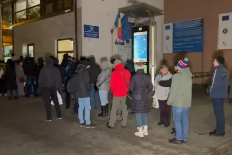 Care boicot? La -16 grade, clujenii stau la coadă pentru a-și plăti taxele, Ghișeul.ro nu mai face față. Aproape 10.000 de oameni au fost cetățeni model