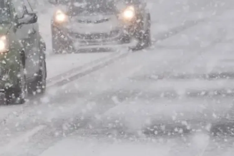 Drum lăsat de izbeliște în plină iarnă în Cluj-Napoca! Clujenii se tem pentru siguranța copiilor: „Nu-i putem duce la școală” 