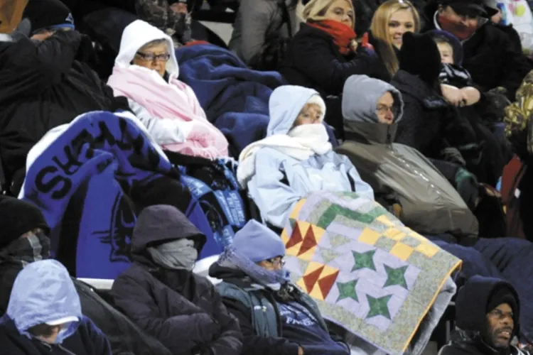 FRF și LPF își bat joc de fotbaliștii din Superliga și de suporteri. Meciuri programate în condiții inumane, ignorând riscurile reale pentru sănătate