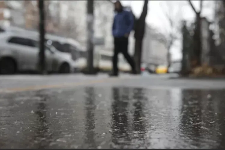 COD GALBEN în județul Cluj: Fenomene periculoase prognozate, risc de polei. Circulați cu prudență! Recomandări pentru șoferi și pietoni