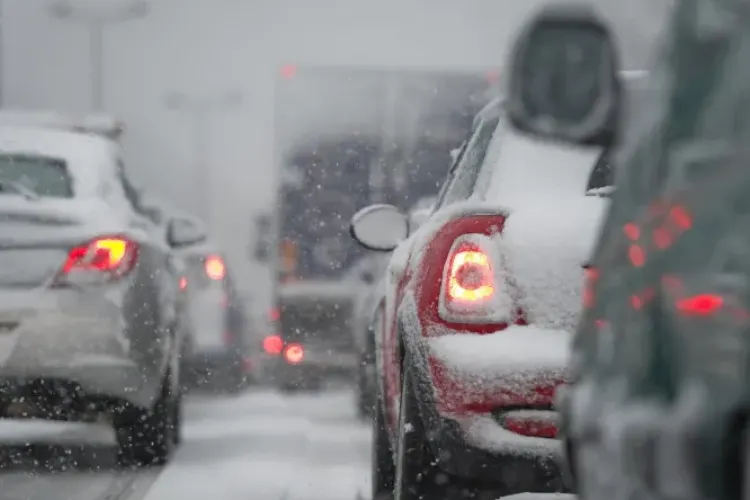 Șoferii „captivi” din Cluj-Napoca ajung să facă cinci kilometri într-o oră, în fiecare dimineață: „Trebuie create alternative” 