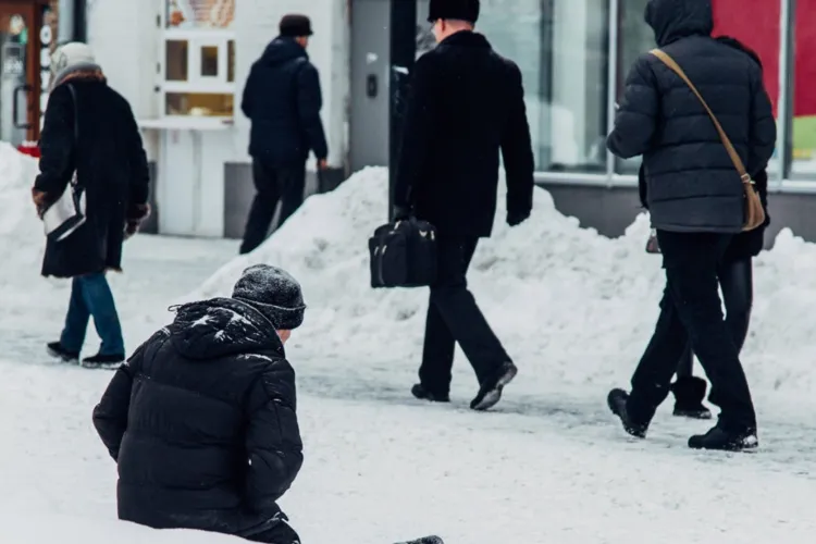 Gerul extrem lovește oamenii fără adăpost: De ce un simplu apel la 112 poate face diferența dintre viață și moarte pentru persoanele fără posibilități