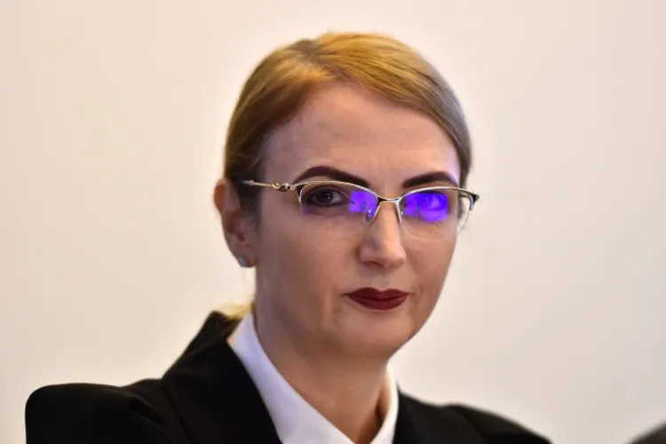 Ce risipă! România ar fi putut construi sute de școli, spitale și sute de kilometri de autostradă cu banii dați pe pensii speciale 