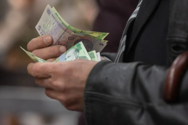 Sprijin financiar, protecție socială și șanse reale la un trai decent: Lista completă a ajutoarelor sociale de care beneficiază românii în 2026