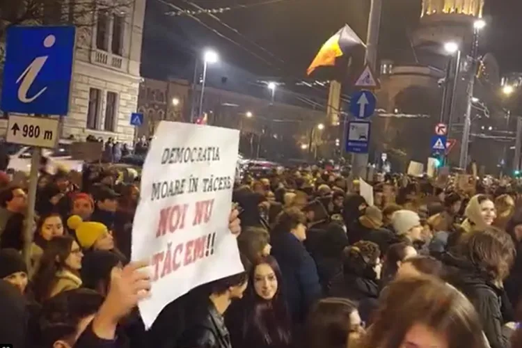 Fierbe Clujul universitar! Studenții ies din nou în stradă, furioși pe creșterea taxelor: „Învățământul riscă să devină inaccesibil”