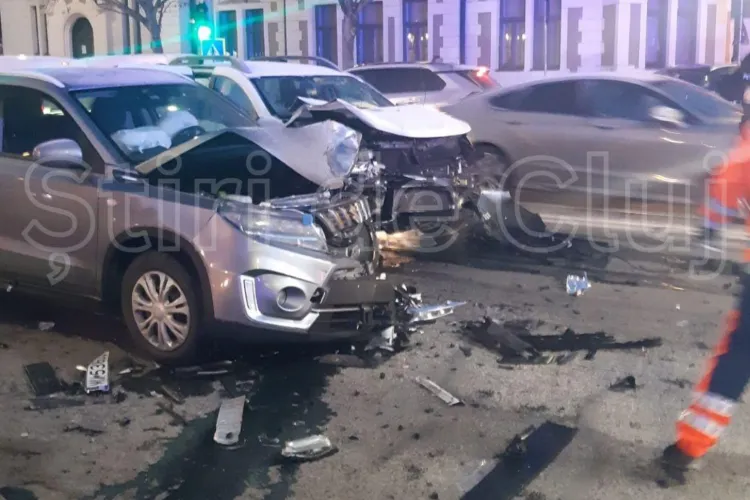 VIDEO LIVE. Accidentul de pe strada Horea din Cluj-Napoca de azi, filmat LIVE: Un tânăr inconștient de 26 de ani a trecut pe roșu. Rezultatul: 3 răniți! 