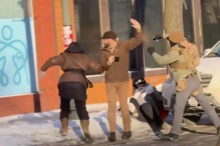 VIDEO America în șoc! Încă o persoană care filma intervenția agenților de imigrație a fost împușcată mortal de forțele de ordine