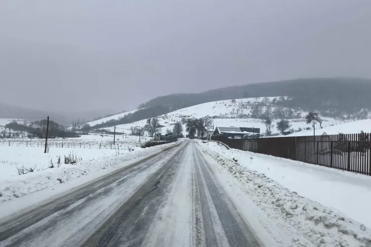 Drumurile din Cluj rămân periculoase! Consiliul Județean intervine cu zeci de utilaje și tone de material antiderapant