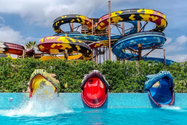 Aquapark de 100 de milioane de lei la 60 de kilometri de Cluj-Napoca. La alții se poate, noi mai așteptăm mult și bine. Vezi cum va arăta când va fi gata