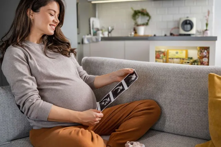 Guvernul extinde programul de sprijin pentru cuplurile și femeile singure infertile: Află câți bani poți primi pentru tratamente și medicamente