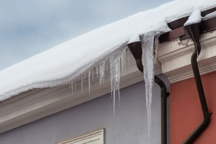 Pericol deasupra capul clujenilor! Pompierii cer prudență maximă: „Ocoliți zona și alegeți un alt traseu!”