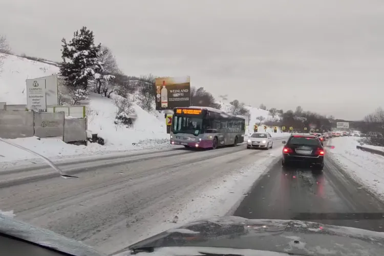 VIDEO. Ninsoarea din această după-amiază a redeschis „cutia Pandorei” la Cluj: Haos din nou în trafic, autobuzele circulă cu 5 km/h