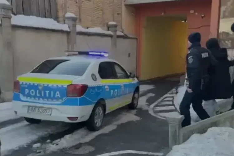 Cei doi minori care i-au dat foc unui băiat de 15 ani și îngropat într-o curte au fost arestați preventiv pentru 30 de zile 