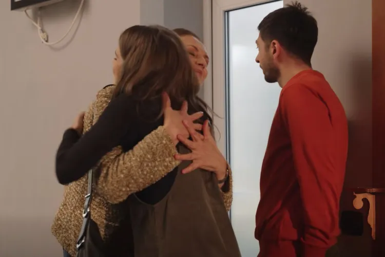 VIDEO. Mircea Bravo face senzație cu cea mai nouă scenetă: râde de tinerii clujeni care ies cu femei mature: „Ești ca Macron în Franța!”