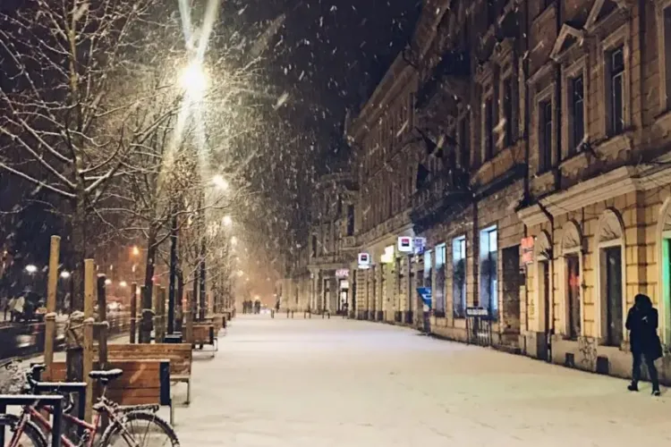 Clujenii tremură de frig: Maxime negative, vânt care taie respirația și cod galben de ger valabil în tot județul