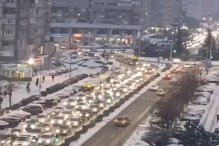 Idee inedită venită de la clujeni legată de fluidizarea traficului! O bandă dedicată pentru scutere și motociclete: Să fie aceasta soluția?