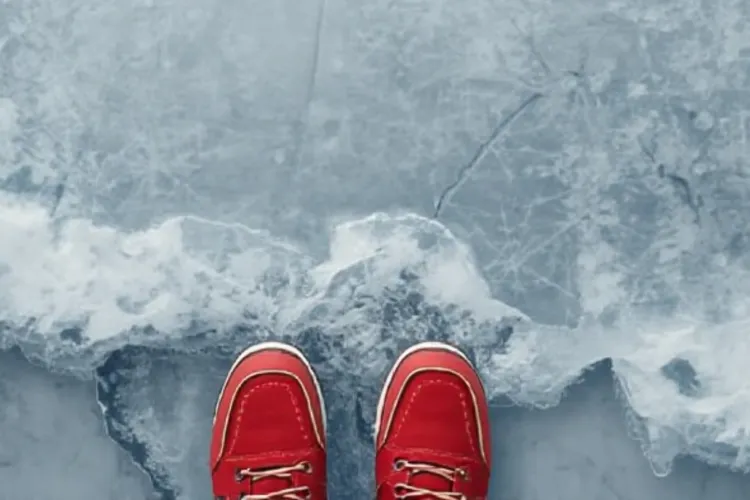 Pericol URIAȘ la Cluj! Gheața de pe râuri și lacuri nu e sigură: Un pas greșit poate transforma joaca copiilor într-o tragedie!