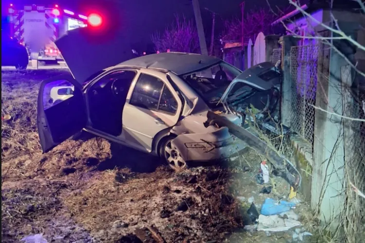 Accident grav azi-noapte. Un clujean de doar 19 ani a rămas încarcerat după ce mașina în care se afla s-a înfipt într-un gard- FOTO