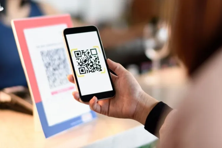 Românii își vor putea purta identitatea pe telefon! Portofel digital cu documente oficiale, permis de conducere și diplome, disponibil până în 2026