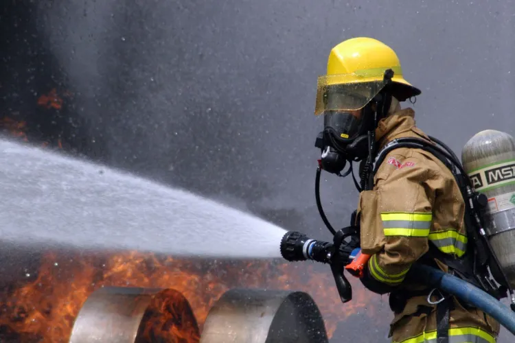 Statistici alarmante pentru români: Incendiile din 2025 au făcut peste 300 de victime și aproape 900 de răniți. Care au fost principalele cauze