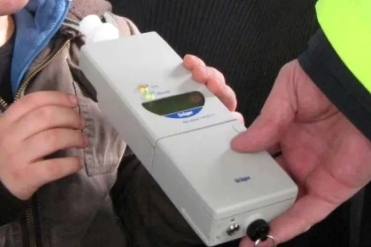 Cel mai tupeist șofer al anului. Polițiștii l-au prins băut și i-au luat permisul. După nici 30 de minute s-a urcat la volan... după ce a consumat droguri