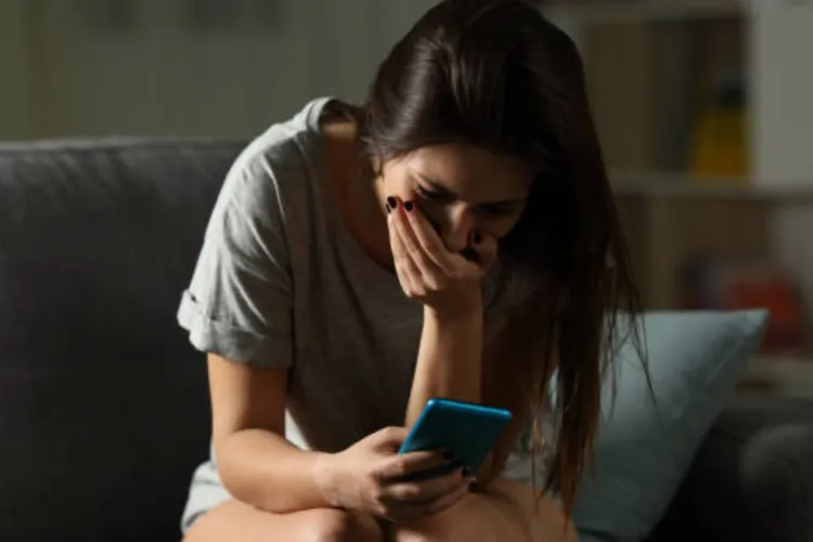 Clujeni, atenție mare la fraudele romantice de pe internet: Poveștile siropoase vă pot lăsa fără niciun ban în cont. Nu credeți tot ce vi se spune