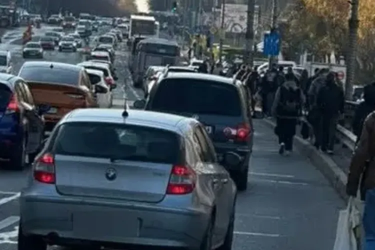 Drum degradat și coloane interminabile în Cluj-Napoca! Șoferii cer intervenții urgente: „Săptămâna aceasta a fost un coșmar”