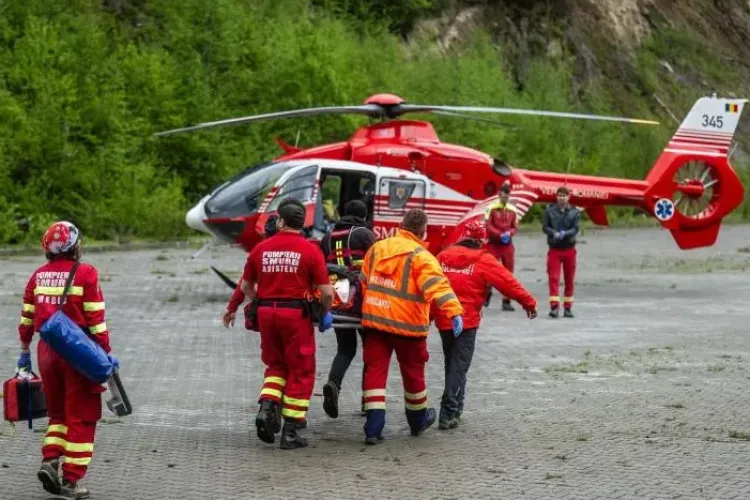 12 persoane au fost salvate în ultimele 24 de ore! Șase persoane au fost transportate de urgență la spital. Au intervenit ambulanțele SMURD 
