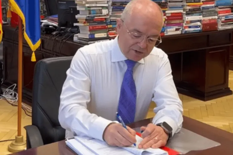 Digitalizare pe hârtie. Primăria Cluj-Napoca visează la roboți, AI și aplicații, însă plătește peste 100.000 de euro pe imprimante și hârtie