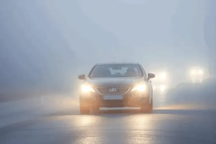 Alertă meteo în Cluj! Ceața le dă bătăi de cap șoferilor în mai multe localități