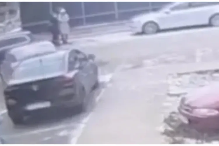 Parcări „după bunul plac” în Cluj-Napoca! Mai mulți șoferi obstrucționează circulația zilnic și dau peste cap traficul 