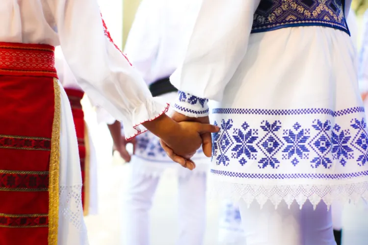 Dragostea prinde glas la Cluj-Napoca: Cântecele de dor din satul românesc adună tineri talentați și artiști consacrați într-un spectacol inedit