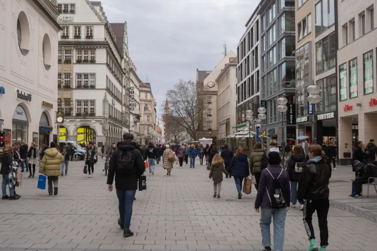 Val de măsuri dure luate de nemți: Mii de români rămân fără ajutoare sociale și sunt obligați să plece din țară. Care este motivul