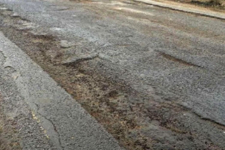 Lucrările de vară lasă probleme în urmă! Locuitorii de pe o stradă din Cluj-Napoca sunt inundați la fiecare ploaie