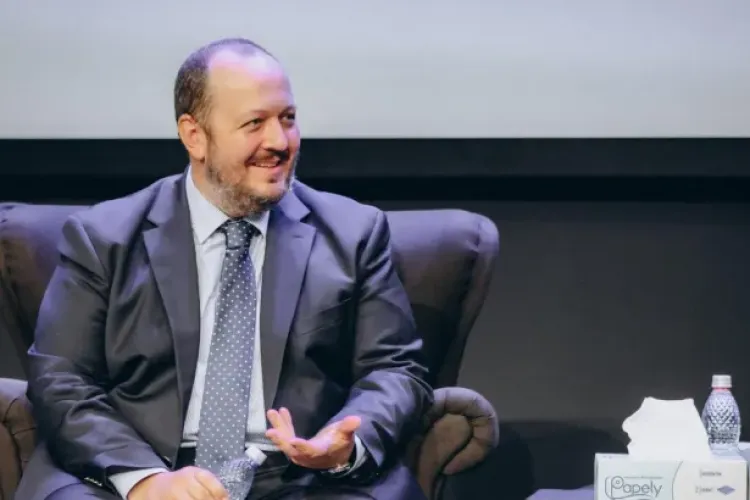 Profesorul clujean Adrian Papahagi știe cum Ilie Bolojan și Nicușor Dan pot intra în istorie: „Ar putea derusifica statul român”