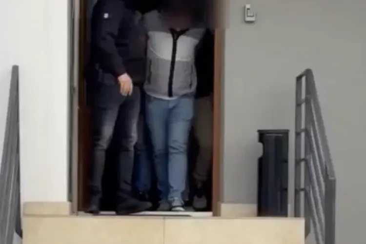 Și-a bătut tatăl ore întregi până l-a omorât! Criminalul a fost condamnat la 20 de ani de închisoare