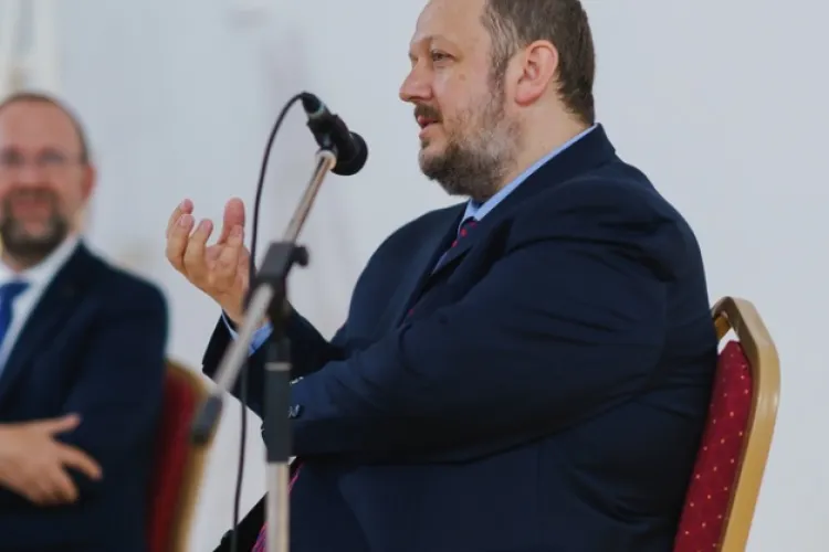 Profesorul clujean Adrian Papahagi dă de pământ cu marii idoli ai creștinilor fără discernământ: „Vai de sufletele lor și de creierele voastre”