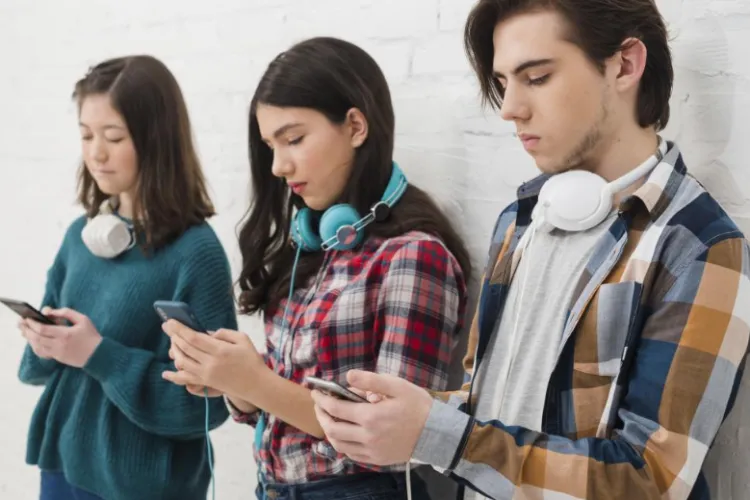 Rectorul unei mari Universități de Medicină din România, categoric pentru interzicerea rețelelor sociale la copii: „Părinții nu mai fac față singuri”