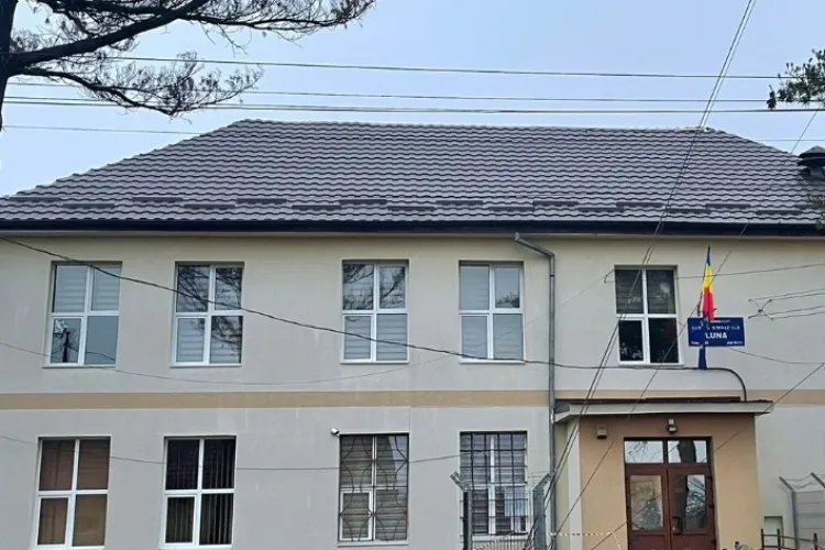 O școală din Cluj a fost renovată dup aproape 50 de ani de inacțiune! Consiliul Județean a alocat 400.000 de lei pentru lucrările de reabilitare