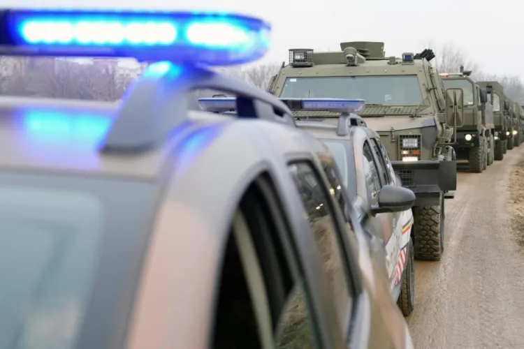 Într-un mare oraș din România cetățenii sunt avertizați că vor intra convoaie militare. Care este explicația reprezentanților MApN