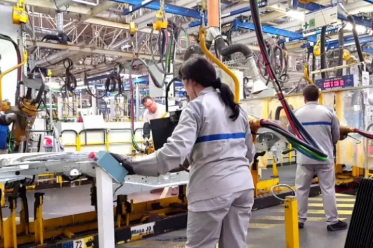 Concedieri colective voluntare la Dacia: Cei care aleg să plece vor primi sume de zeci de mii de euro, în funcție de vechime