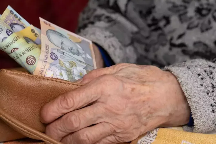 Ajutor nesperat pentru pensionari. Cine sunt seniorii care pot primi 1.000 de lei din partea statului român, chiar dacă trecem prin cea mai mare criză