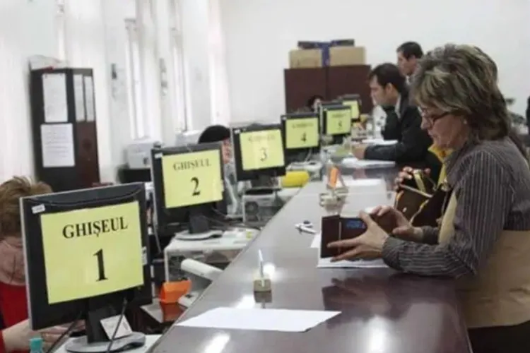 Bugetarii români s-au supărat după ce un fost ministru i-a făcut „incompetenți, hoți sau nebuni”. Oamenii au făcut plângere la CNCD