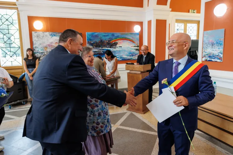 Știai că Primăria Cluj-Napoca premiază cuplurile longevive? 1.000 de lei și „diploma de aur” pentru 50 de ani de căsnicie neîntreruptă!