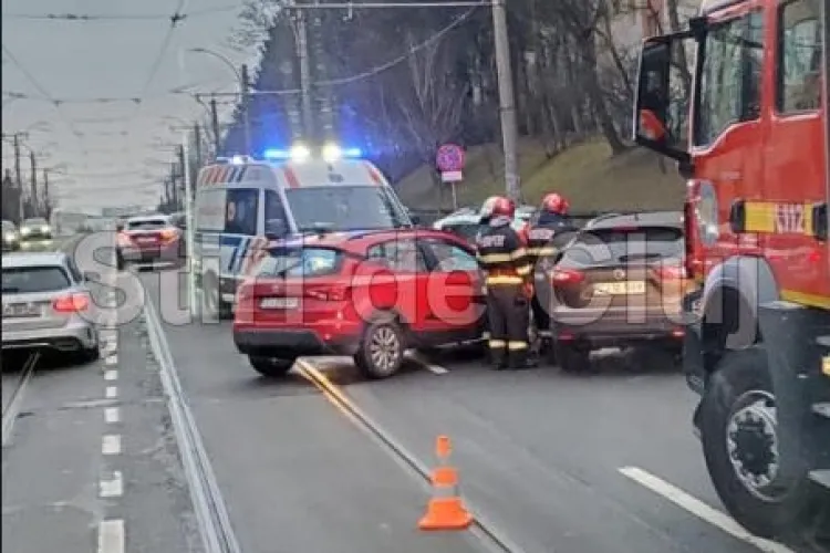 Cum a avut loc accidentul din această dimineață din Cluj! Două șoferițe implicate, intervenție de urgență la fața locului