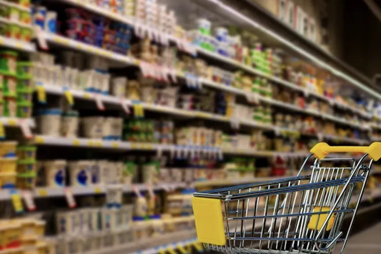 Alimente cu mucegai, carne expirată și ulei degradat găsite de ANPC în magazine! Autoritatea a aplicat amenzi de peste 6,6 milioane lei