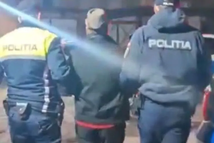 VIDEO. Câtă cruzime: Un clujean și-a rupt în bătaie tatăl de 85 de ani. I-a dat pumni și picioare, iar victima a ajuns de urgență la spital