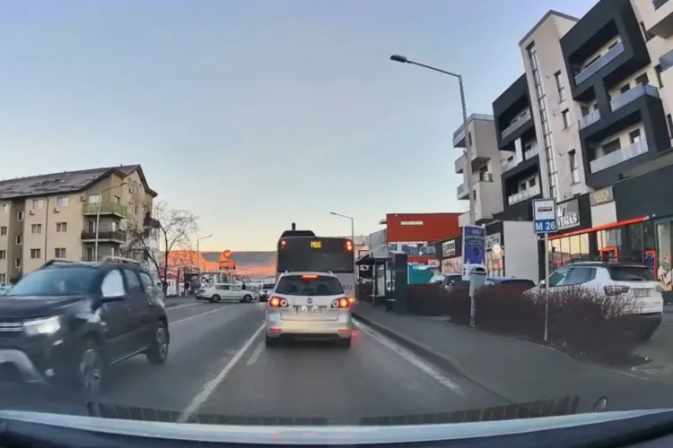 VIDEO Accident în această dimineață în Florești: Un clujean a tamponat o mașină din cauză că nu s-a asigurat și s-a grăbit să iasă pe drumul principal